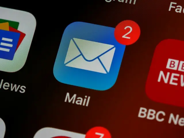 An screenshot of an email app icon on a phone with notifications titled Achieve Peak Performance With Email Marketing Training.